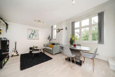 2 bedroom flat for sale, Willcott Road, London W3