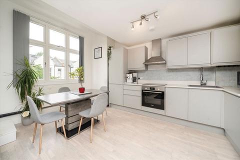 2 bedroom flat for sale, Willcott Road, London W3