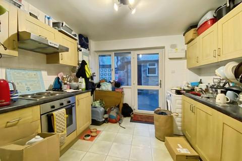 2 bedroom semi-detached house to rent, Evenlode, Banbury OX16