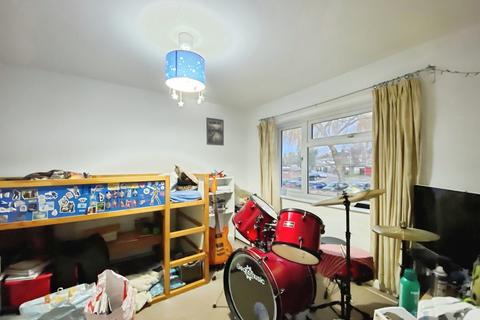 2 bedroom semi-detached house to rent, Evenlode, Banbury OX16