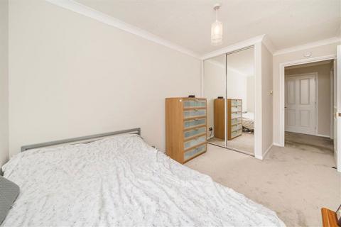 2 bedroom flat for sale, Hooper Street, London E1