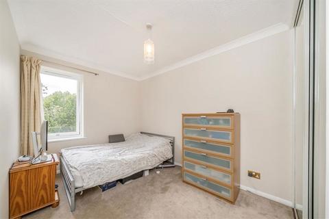 2 bedroom flat for sale, Hooper Street, London E1