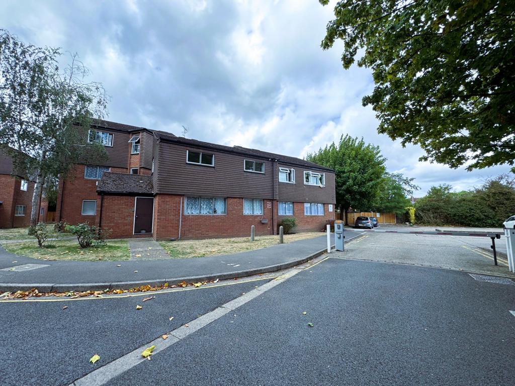 Cranston Close, Hounslow, TW3 3 DQ