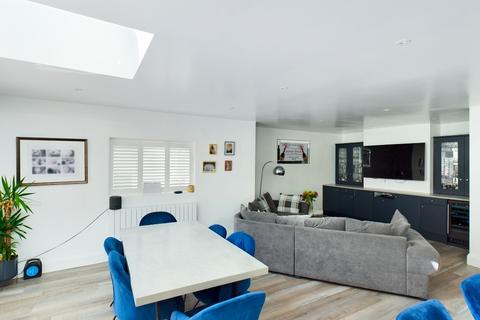 9 Central Road, Portsmouth, PO6 1QE