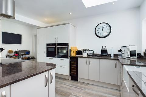 9 Central Road, Portsmouth, PO6 1QE