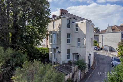 5 bedroom end of terrace house for sale