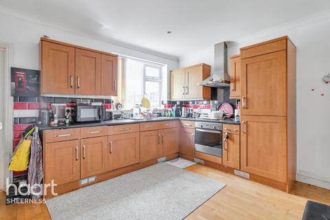 2 bedroom end of terrace house for sale, Cecil Avenue, Sheerness