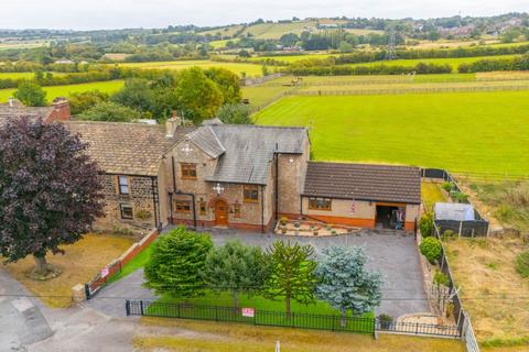 4 bedroom end of terrace house for sale, Ings Hall Farm, Whitehall Road, Leeds