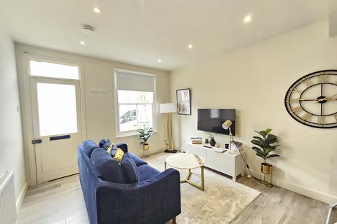 2 bedroom terraced house to rent, Norcutt Road, Twickenham TW2