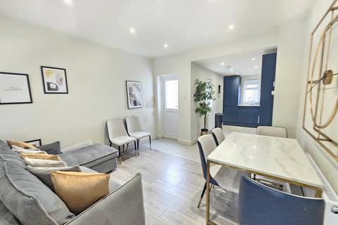 2 bedroom terraced house to rent, Norcutt Road, Twickenham TW2
