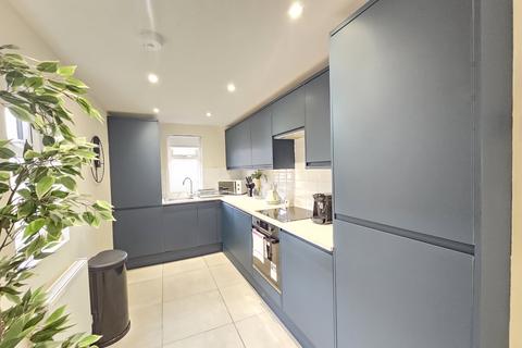 2 bedroom terraced house to rent, Norcutt Road, Twickenham TW2