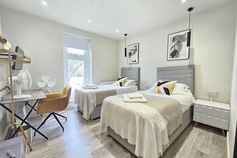 2 bedroom terraced house to rent, Norcutt Road, Twickenham TW2