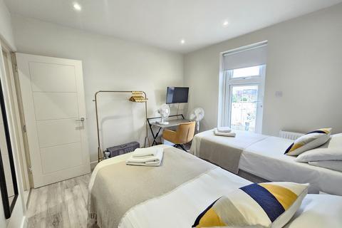 2 bedroom terraced house to rent, Norcutt Road, Twickenham TW2