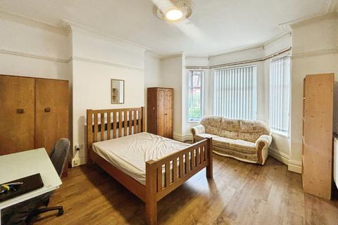 4 bedroom terraced house to rent, Harley Avenue, Manchester, Greater Manchester, M14