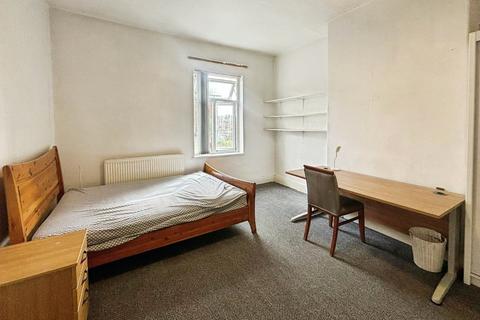 4 bedroom terraced house to rent, Harley Avenue, Manchester, Greater Manchester, M14