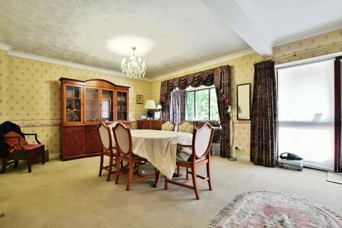 undefined, Moss Lane, Greater Manchester M33