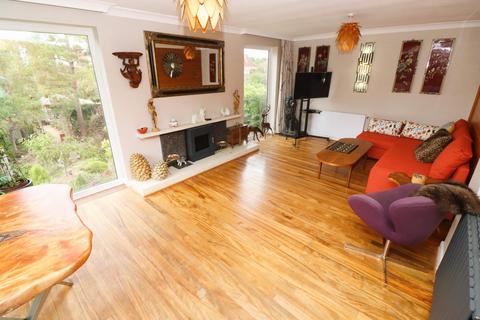 3 bedroom detached house for sale, St. Marys Avenue, Rushden NN10