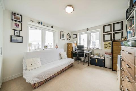 2 bedroom flat for sale, Newport Avenue, London E14