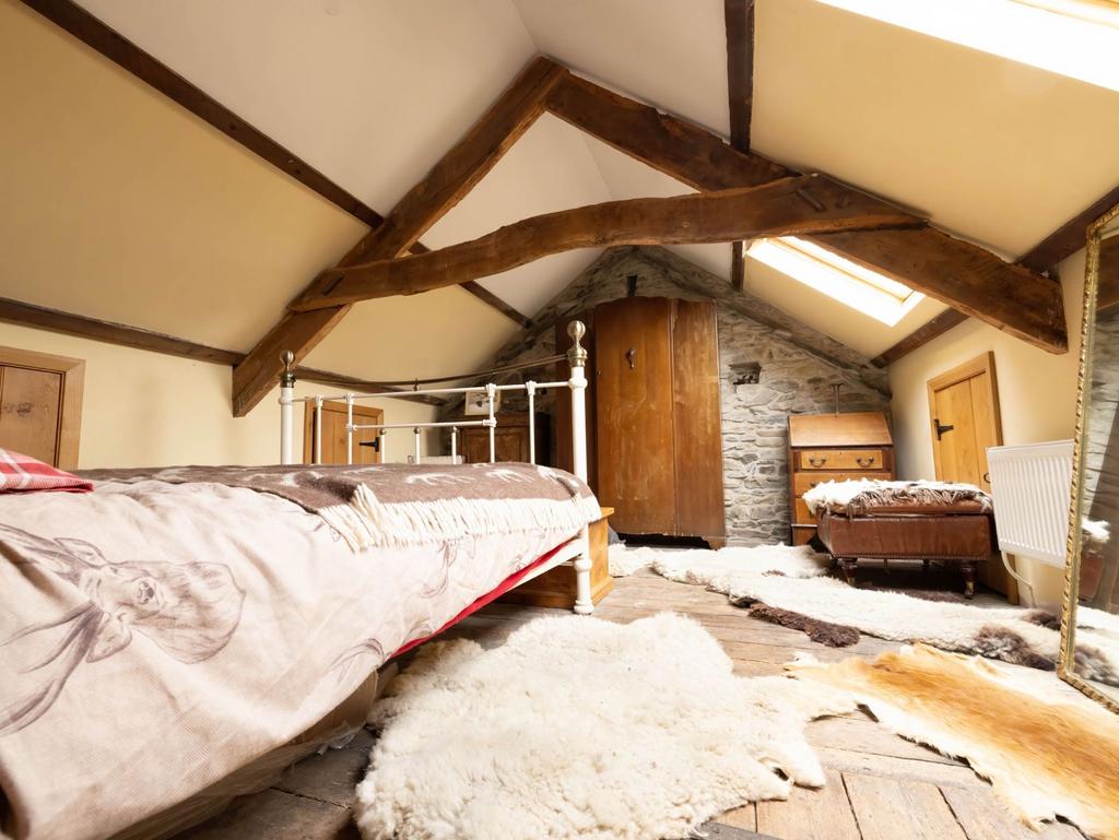 Galleried bedroom 1