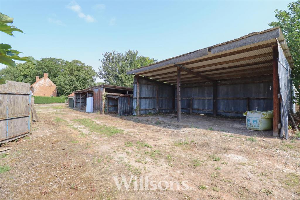 Dutch Barn & Lean-To