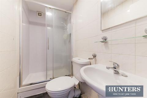 3 bedroom end of terrace house for sale, Pears Road, Hounslow