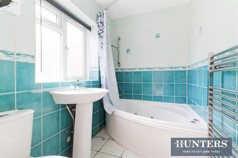 3 bedroom end of terrace house for sale, Pears Road, Hounslow