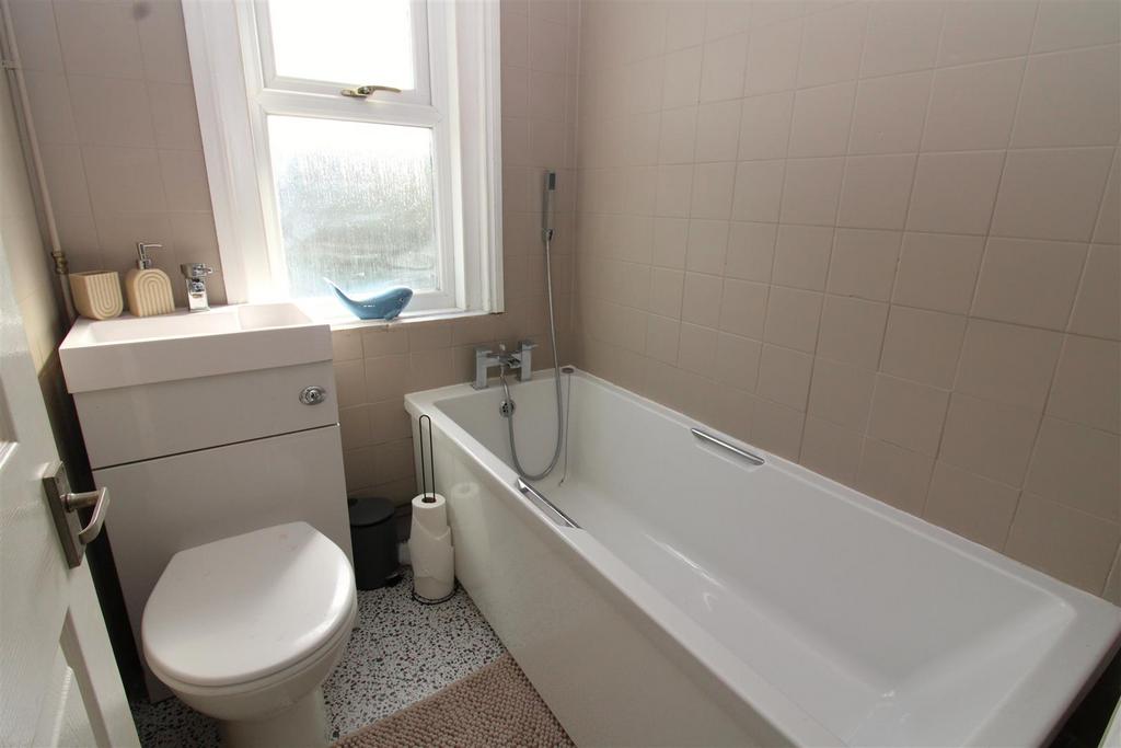 Family Bathroom.JPG