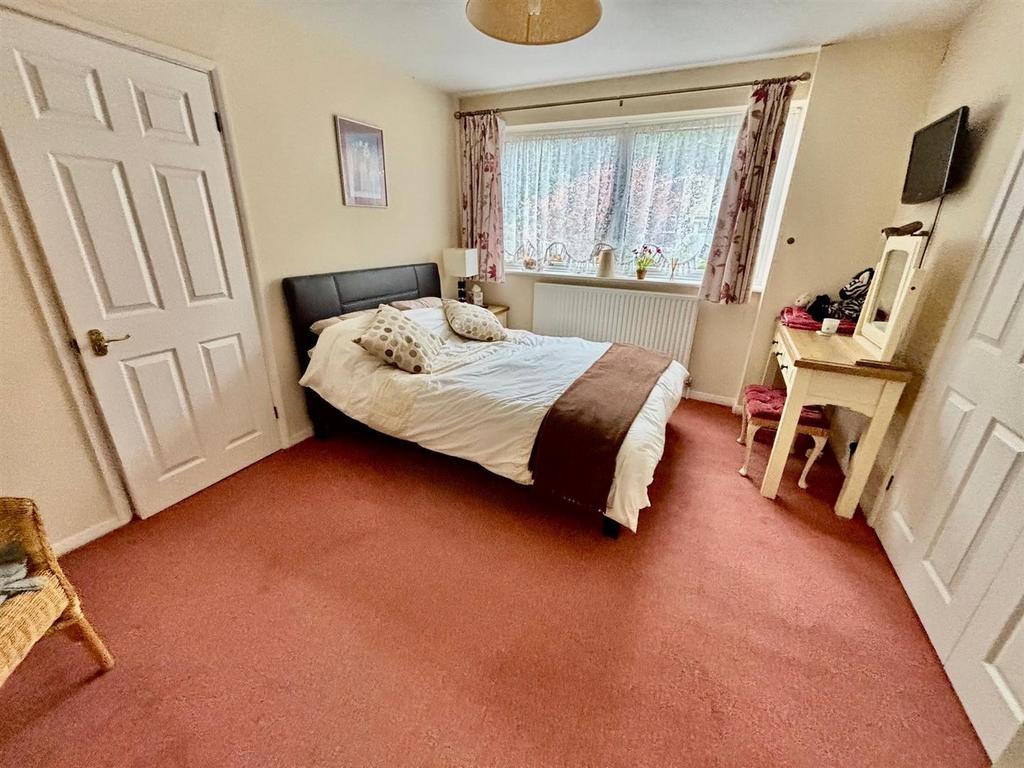 Bed 2.jpg