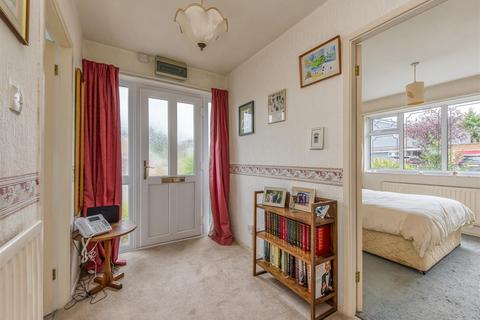 27 Bratch Park, Wombourne, Wolverhampton, WV5 8DF