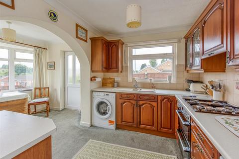 27 Bratch Park, Wombourne, Wolverhampton, WV5 8DF