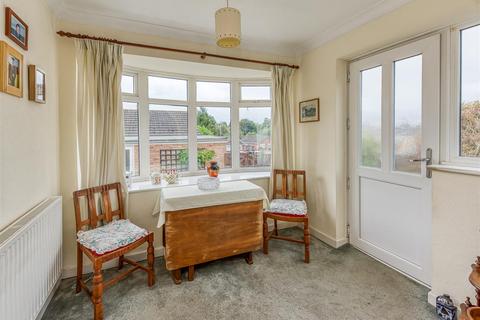 27 Bratch Park, Wombourne, Wolverhampton, WV5 8DF