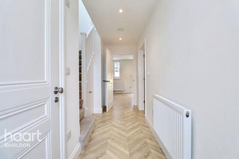 3 bedroom detached house for sale, Pound Lane, BASILDON