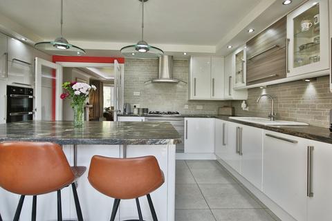 4 bedroom detached house for sale, Cragdale Close, Hull,  HU8 9UA