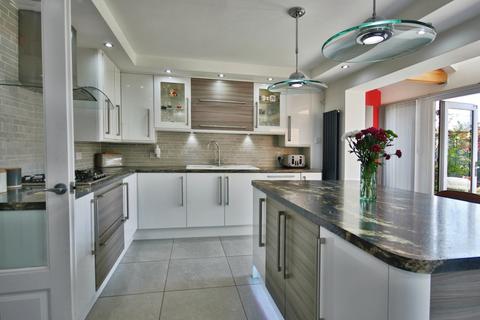 4 bedroom detached house for sale, Cragdale Close, Hull,  HU8 9UA
