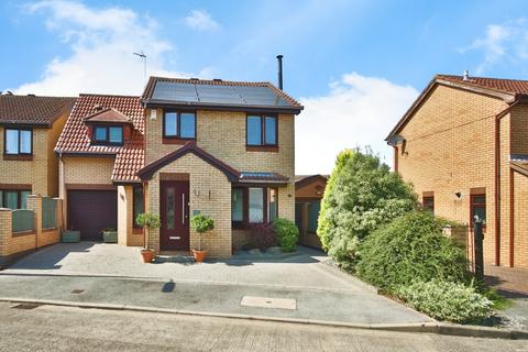 4 bedroom detached house for sale, Cragdale Close, Hull,  HU8 9UA