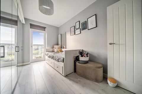 2 bedroom apartment for sale, Greenwich High Road, Greenwich
