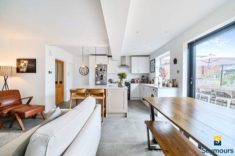 30 Beckingham Road, Guildford, GU2 8BT