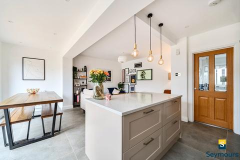 30 Beckingham Road, Guildford, GU2 8BT