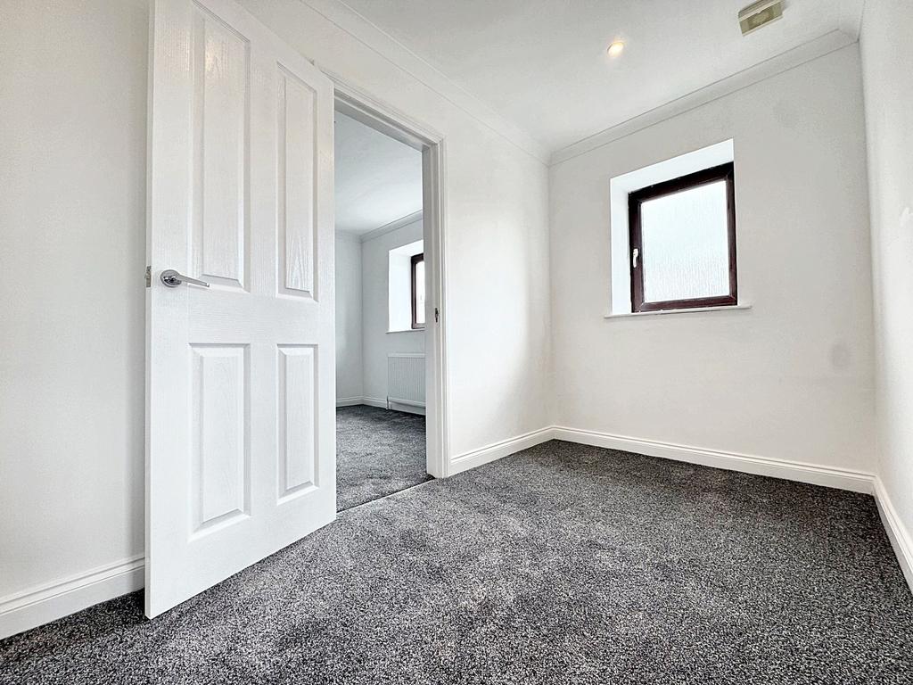 Walk-in wardrobe/study