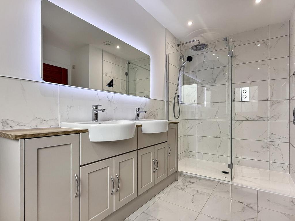 En-suite Bathroom