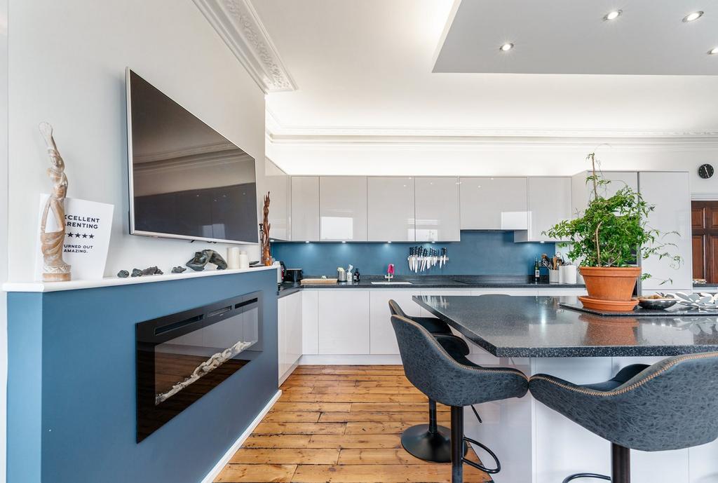 Kitchen/Family Rm