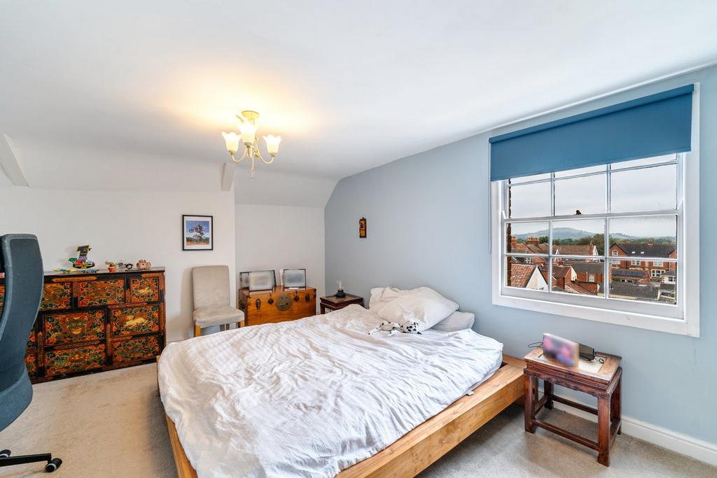 Top Floor Rear Bedroom