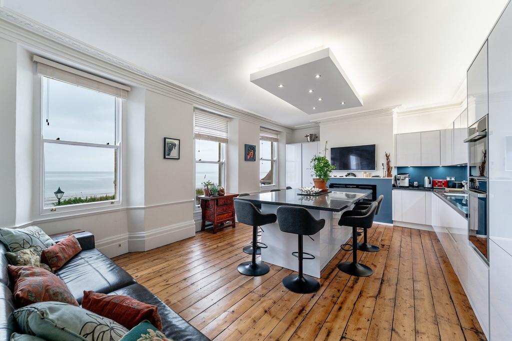 Kitchen/Family Rm