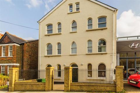 North Road, Kew TW9