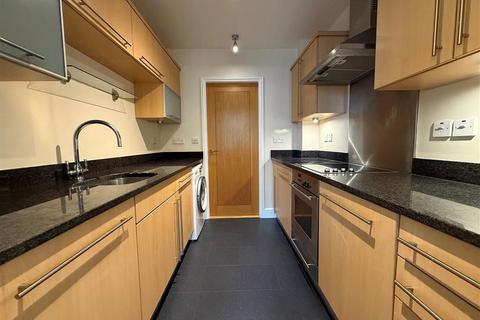 undefined, North Road, Kew TW9
