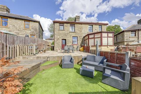 92 Booth Crescent, Waterfoot, Rossendale, BB4 9BT
