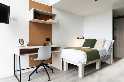 Studio to rent, George Street, Glasgow G1