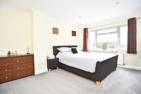 3 Ashgarth Way, Harrogate, HG2 9LD