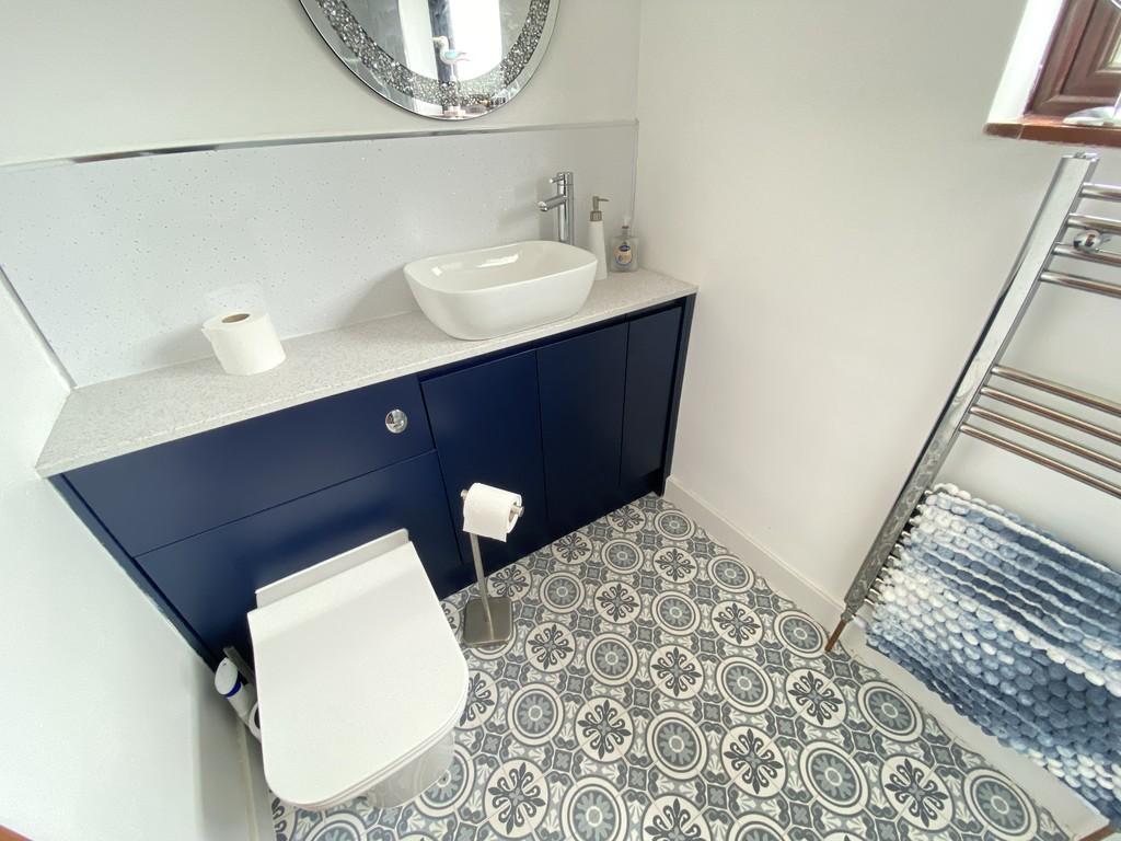 First floor shower room (2)