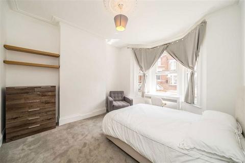 2 bedroom flat for sale, Lakeside Road, London W14